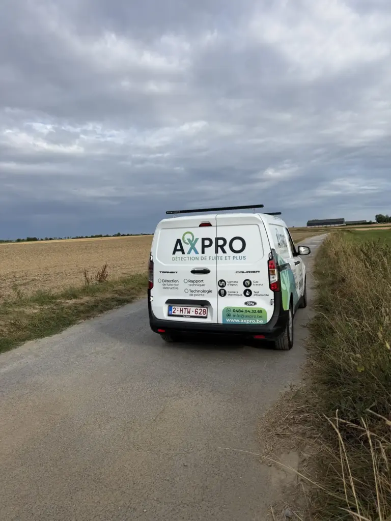 Réservation d'une intervention : véhicule AXPRO en route vers le client