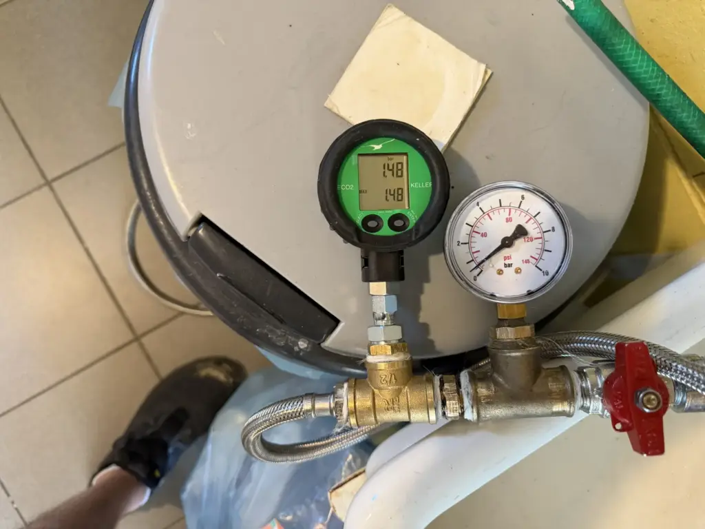 Fuite après compteur : test de pression d'une installation d'eau, AXPRO