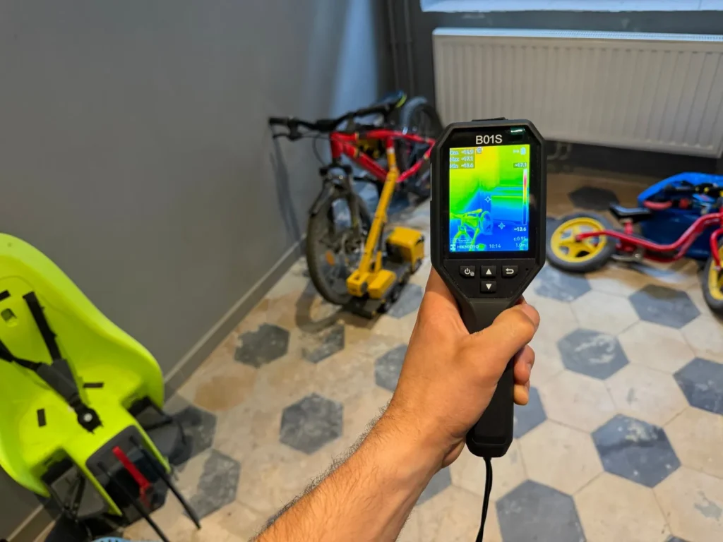Recherche de fuite à la caméra thermique sur une terrasse, AXPRO