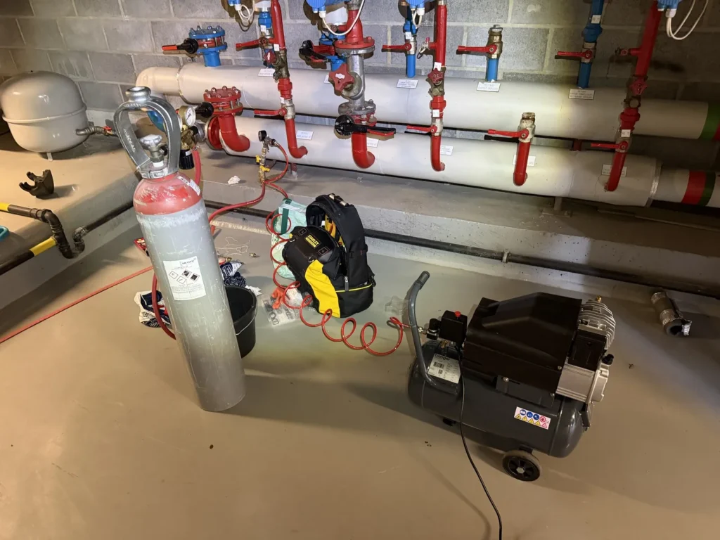 Fuite chauffage par le sol : gaz traceur raccordé au collecteur, AXPRO